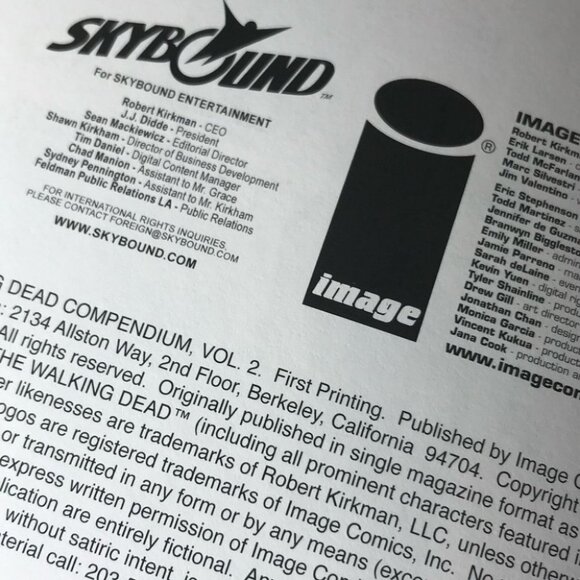 First Printing The Walking Dead Compendium Two Unread Book Pretty Good condition - Picture 16 of 16